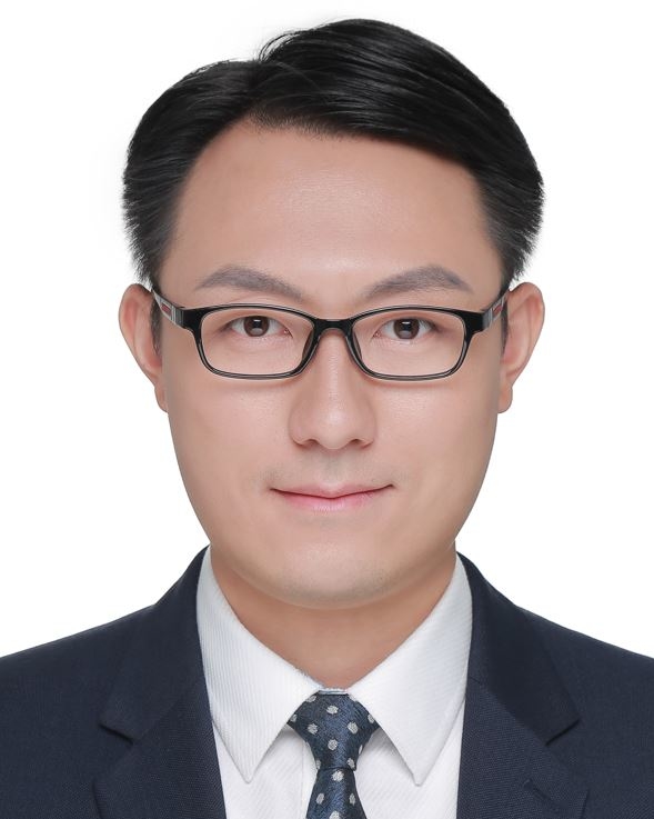 Ming Zhang Headshot