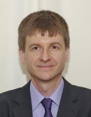 Pawel Niewczas Headshot